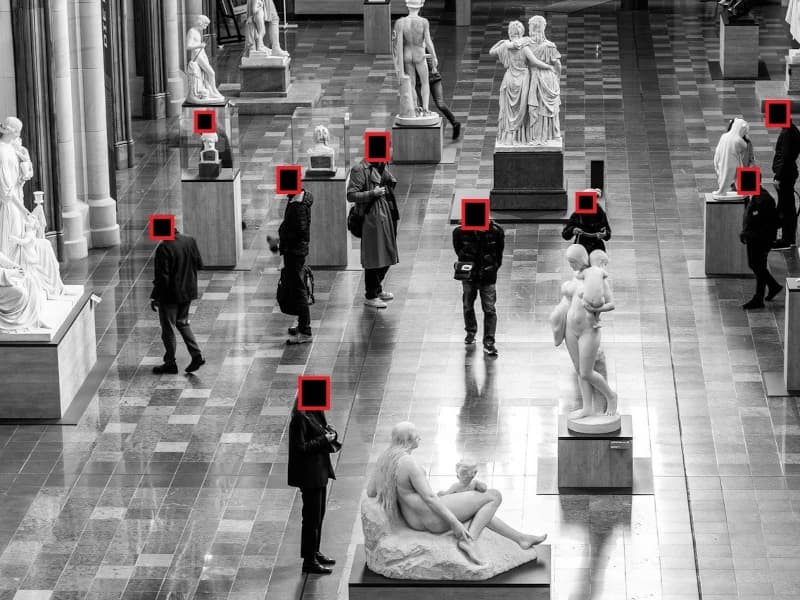 Recognising faces